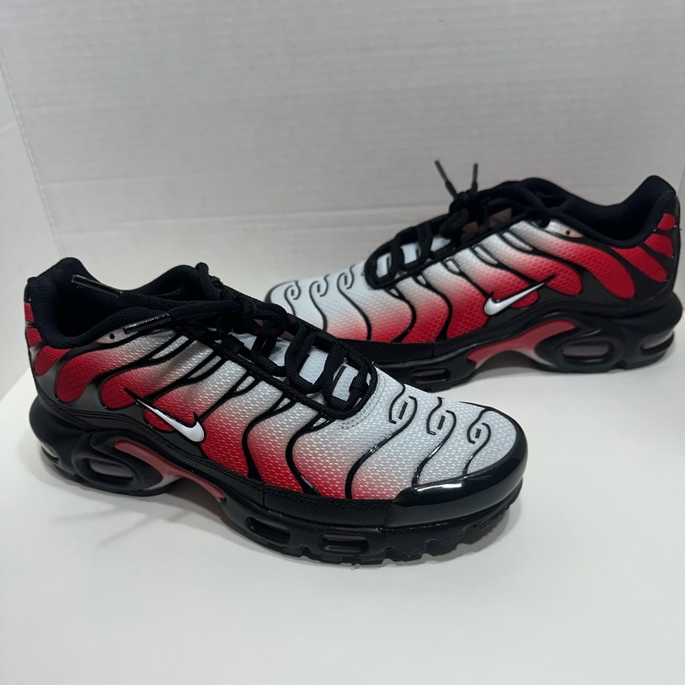 New Nike Air Max Plus Pure Platinum University Red DM0032-017 Men’s 8 Running